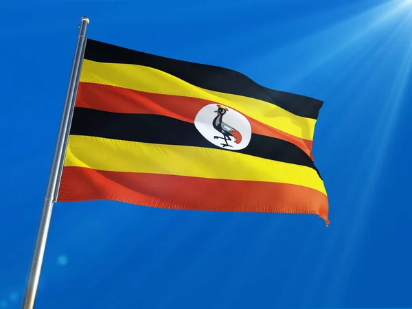 Bandeira Nacional Uganda Acenando Pólo Contra Fundo Azul Profundo Céu — Fotografia de Stock