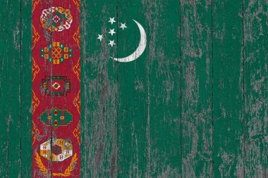 Türkmenistan bayrağı ahşap doku arka plan aşınmış boyanmış.