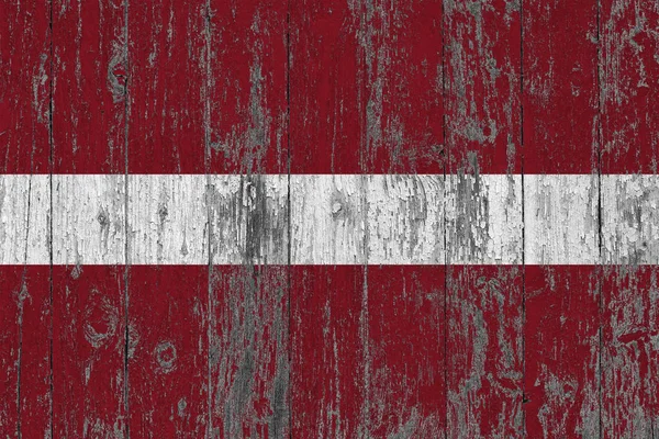 ラトビアの旗に描かれた 木のテクスチャ背景を着用 — ストック写真