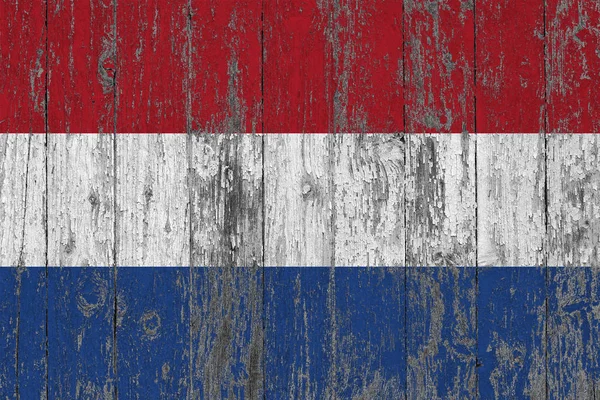 荷兰的旗子画在磨损的木纹理背景 — 图库照片