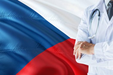 Çek Doktor stetoskop Çek Cumhuriyeti bayrağı arka plan üzerinde ayakta. Ulusal sağlık sisteminin kavramı, tıbbi Tema.