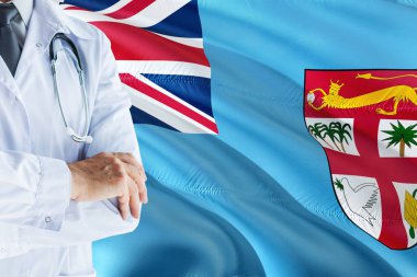Kalan Doktor stetoskop Fiji bayrak arka plan üzerinde ayakta. Ulusal sağlık sisteminin kavramı, tıbbi Tema.