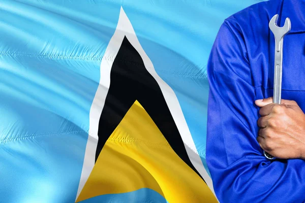 Kék Egyenruhában Szerelő Gazdaság Csavarkulcs Hullámzó Saint Lucia Zászló Háttérrel — Stock Fotó