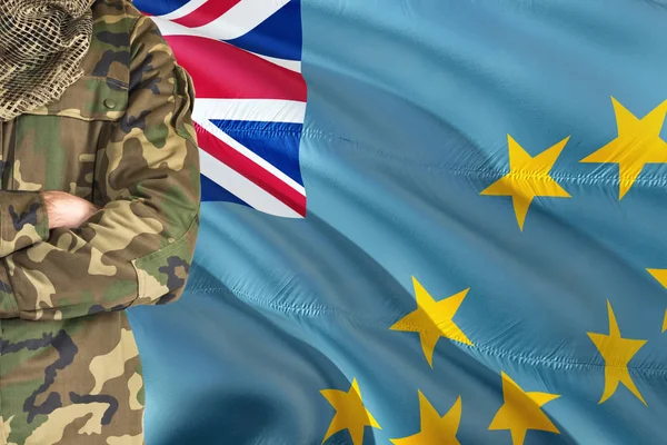 Crossed Arms Tuvaluan Soldier National Waving Flag Background Tuvalu Military — Stock Photo, Image