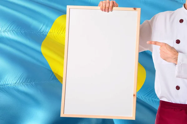 Palauan Chef Holding Blank Whiteboard Menu Palau Flag Background Cook — Stock Photo, Image