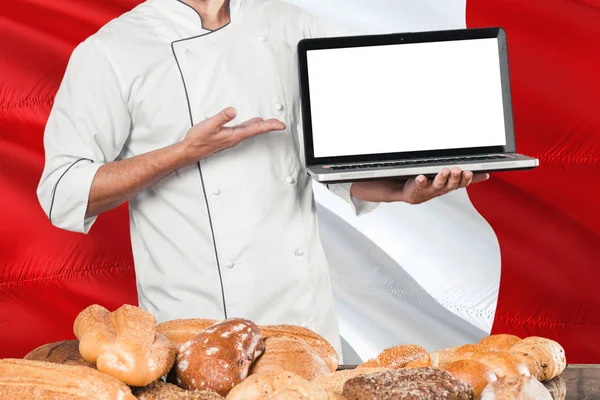 Peruaanse Baker Met Laptop Peru Vlag Broden Achtergrond Chef Kok — Stockfoto
