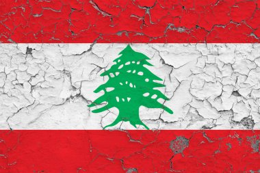 Lübnan bayrağı kırık kirli duvara boyalı. Vintage tarzı yüzeyi Ulusal desen.