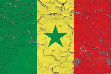 Senegal bayrağı kırık kirli duvara boyalı. Vintage tarzı yüzeyi Ulusal desen.