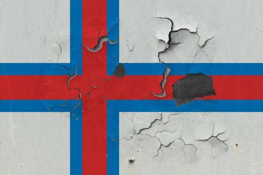 Duvar boya yüzeyi içinde görmek için kapalı soyulması grungy, hasarlı ve yıpranmış Faroe Adaları bayrağını Kapat.
