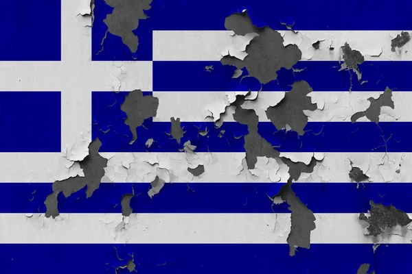 关闭粗糙 损坏和风化的希腊国旗在墙上剥落油漆看到里面的表面 — 图库照片
