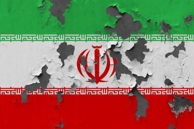 Duvar boya yüzeyi içinde görmek için kapalı soyulması grungy, hasarlı ve yıpranmış Iran bayrağını Kapat.