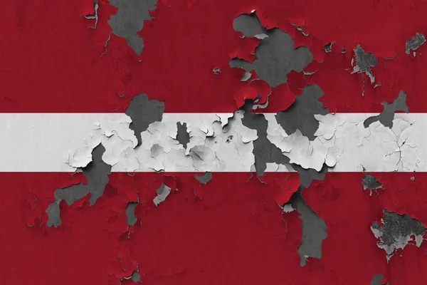 Zamknij Się Nieczysty Uszkodzone Wyblakły Flaga Łotwy Ścianie Oderwanie Farby — Zdjęcie stockowe