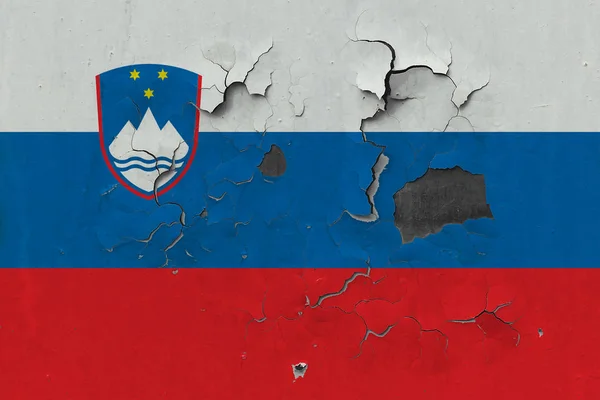 Εσωτερικη Grungy Κατεστραμμένα Και Ξεπερασμένο Σημαία Σλοβενίας Στον Τοίχο Ξεφλούδισμα — Φωτογραφία Αρχείου