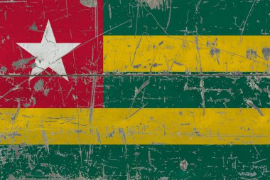 Grunge Togo bayrağı eski ahşap yüzey kaşıdı. Ulusal antika arka plan.