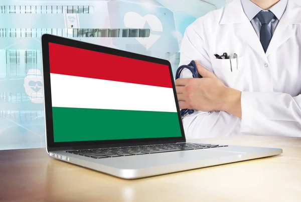 Hungría Sistema Sanitario Tema Tecnología Bandera Húngara Pantalla Del Ordenador — Foto de Stock