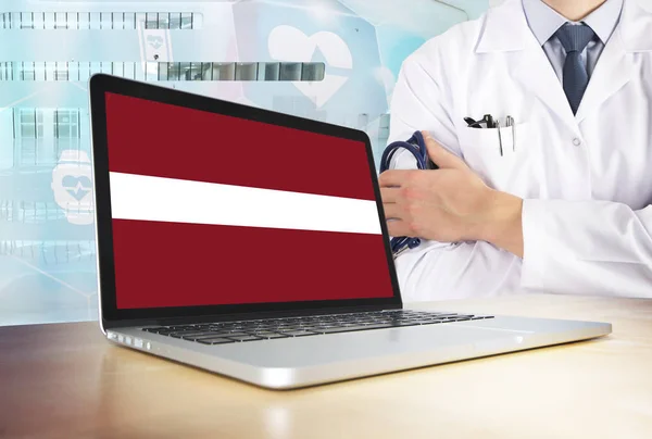 Letonia Sistema Salud Tema Tecnología Bandera Letona Pantalla Del Ordenador — Foto de Stock
