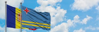 Andorra ve Aruba bayrağı birlikte beyaz bulutlu mavi gökyüzüne karşı rüzgarda sallayarak. Diplomasi kavramı, uluslararası ilişkiler.