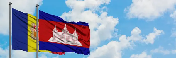 Andorra och Kambodja flagga vifta i vinden mot vit grumlig blå himmel tillsammans. Diplomatisk koncept, internationella relationer. — Stockfoto