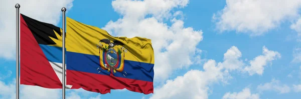 Antigua y Barbuda con la bandera de Ecuador ondeando en el viento contra el cielo azul nublado blanco juntos. Concepto diplomático, relaciones internacionales . — Foto de Stock