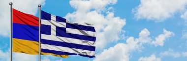Ermenistan ve Yunanistan bayrağı havada havada sallanıyor. Diplomasi kavramı, uluslararası ilişkiler.