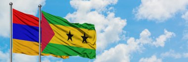 Ermenistan ve Sao Tome ve Principe bayrağı havada havada dalgalanıyor. Diplomasi kavramı, uluslararası ilişkiler.