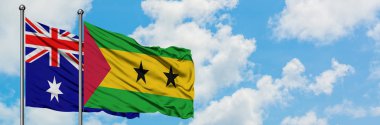 Avustralya ve Sao Tome ve Principe bayrak birlikte beyaz bulutlu mavi gökyüzüne karşı rüzgarda sallayarak. Diplomasi kavramı, uluslararası ilişkiler.