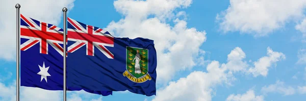 澳大利亚和英属维尔京群岛国旗在风中飘扬，与白云蓝天相交。外交概念、国际关系. — 图库照片