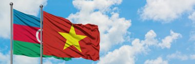 Azerbaycan ve Vietnam bayrağı havada havada sallanıyor. Diplomasi kavramı, uluslararası ilişkiler.