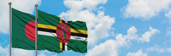孟加拉国和多米尼加国旗在风中飘扬，与白云蓝天相一起。外交概念、国际关系. — 图库照片