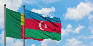 Benin ve Azerbaycan bayrağı havada havada dalgalanıyor lar. Diplomasi kavramı, uluslararası ilişkiler.