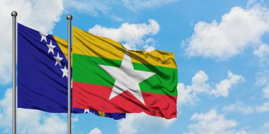 Bosna Hersek ve Myanmar bayrağı birlikte beyaz bulutlu mavi gökyüzüne karşı rüzgarda sallayarak. Diplomasi kavramı, uluslararası ilişkiler.