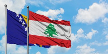 Bosna Hersek ve Lübnan bayrağı birlikte beyaz bulutlu mavi gökyüzüne karşı rüzgarda sallayarak. Diplomasi kavramı, uluslararası ilişkiler.