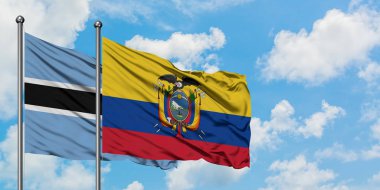 Botsvana ve Ekvador bayrağı birlikte beyaz bulutlu mavi gökyüzüne karşı rüzgarda sallayarak. Diplomasi kavramı, uluslararası ilişkiler.