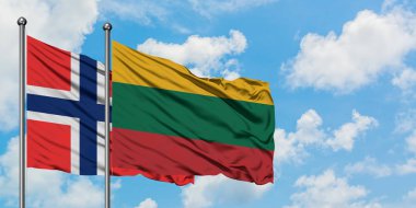 Bouvet Adaları ve Litvanya bayrağı birlikte beyaz bulutlu mavi gökyüzüne karşı rüzgarda sallayarak. Diplomasi kavramı, uluslararası ilişkiler.