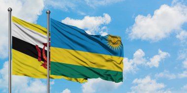 Brunei ve Ruanda bayrağı birlikte beyaz bulutlu mavi gökyüzüne karşı rüzgarda sallayarak. Diplomasi kavramı, uluslararası ilişkiler.