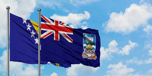 波黑和福克兰群岛国旗在风中飘扬，与白云蓝天相一起。外交概念、国际关系. — 图库照片