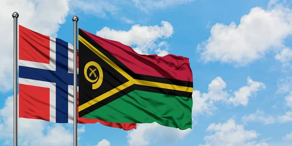 Bandera de las islas Bouvet y Vanuatu ondeando en el viento contra el cielo azul nublado blanco juntos. Concepto diplomático, relaciones internacionales . — Foto de Stock