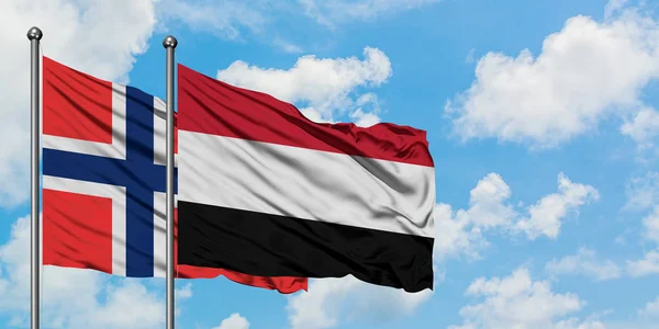 ブーヴェ諸島とイエメンの旗は、一緒に白い曇り青い空に対して風に手を振る。外交概念、国際関係. — ストック写真