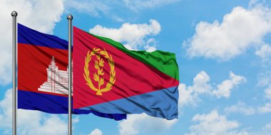 Kamboçya ve Eritre bayrağı birlikte beyaz bulutlu mavi gökyüzüne karşı rüzgarda sallayarak. Diplomasi kavramı, uluslararası ilişkiler.