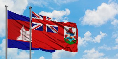 Kamboçya ve Bermuda bayrağı birlikte beyaz bulutlu mavi gökyüzüne karşı rüzgarda sallayarak. Diplomasi kavramı, uluslararası ilişkiler.