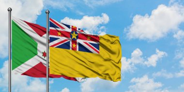 Burundi ve Niue bayrağı birlikte beyaz bulutlu mavi gökyüzüne karşı rüzgarda sallayarak. Diplomasi kavramı, uluslararası ilişkiler.