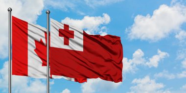 Kanada ve Tonga bayrağı birlikte beyaz bulutlu mavi gökyüzüne karşı rüzgarda sallayarak. Diplomasi kavramı, uluslararası ilişkiler.