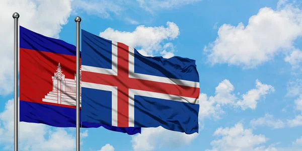 Cambogia e Islanda bandiera sventolando nel vento contro bianco cielo blu nuvoloso insieme. Concetto di diplomazia, relazioni internazionali . — Foto Stock