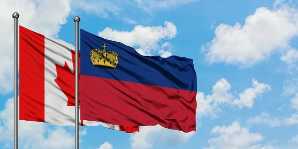 Bandera de Canadá y Liechtenstein ondeando en el viento contra el cielo azul nublado blanco juntos. Concepto diplomático, relaciones internacionales . — Foto de Stock