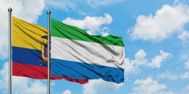 Ekvador ve Sierra Leone bayrağı birlikte beyaz bulutlu mavi gökyüzüne karşı rüzgarda sallayarak. Diplomasi kavramı, uluslararası ilişkiler.