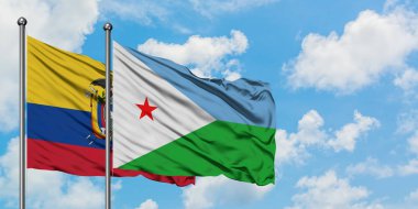 Ekvador ve Cibuti bayrağı birlikte beyaz bulutlu mavi gökyüzüne karşı rüzgarda sallayarak. Diplomasi kavramı, uluslararası ilişkiler.