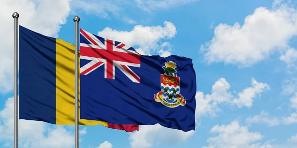 乍得和开曼群岛国旗在风中飘扬，与白云蓝天相一起。外交概念、国际关系. — 图库照片