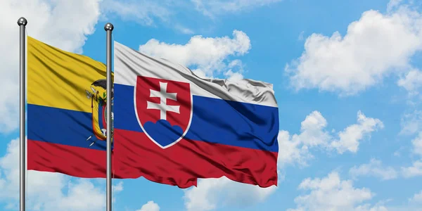 Ecuador och Slovakien flagga vifta i vinden mot vit grumlig blå himmel tillsammans. Diplomatisk koncept, internationella relationer. — Stockfoto