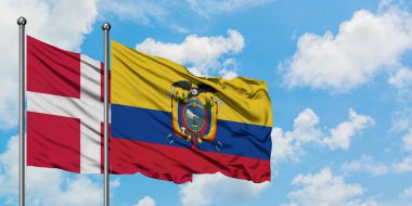 Danimarka ve Ekvador bayrağı birlikte beyaz bulutlu mavi gökyüzüne karşı rüzgarda sallayarak. Diplomasi kavramı, uluslararası ilişkiler.