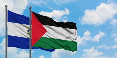 El Salvador ve Filistin bayrağı birlikte beyaz bulutlu mavi gökyüzüne karşı rüzgarda sallayarak. Diplomasi kavramı, uluslararası ilişkiler.